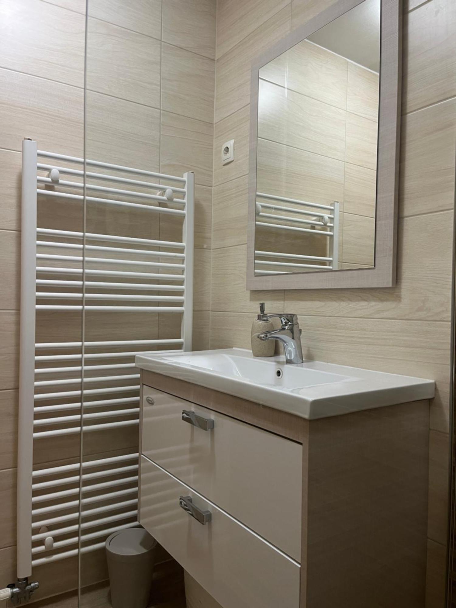 Apartment Pr Semnic *